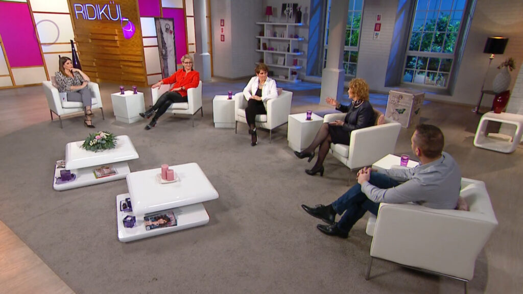 Ridikül: Krónikus fáradtság. S. Toth Marta @ Ridikül